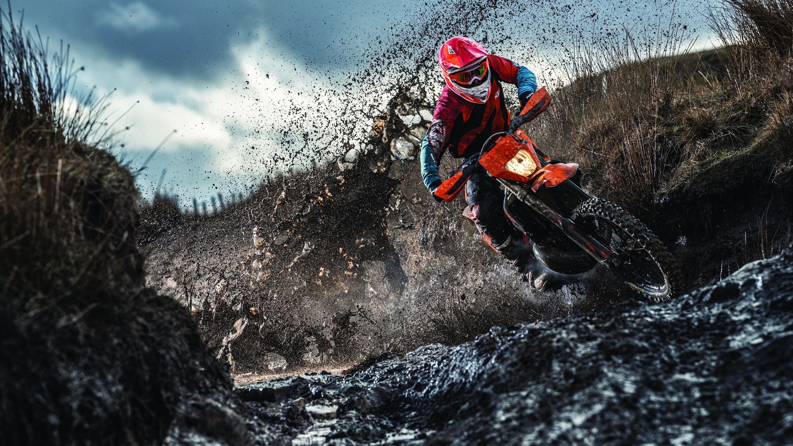 攻守兼备的球队，实现逆袭夺得胜利，攻守兼备的中场球员